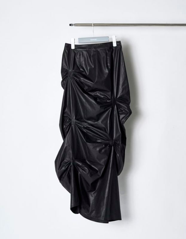 Bundled Tuck Skirt / black
