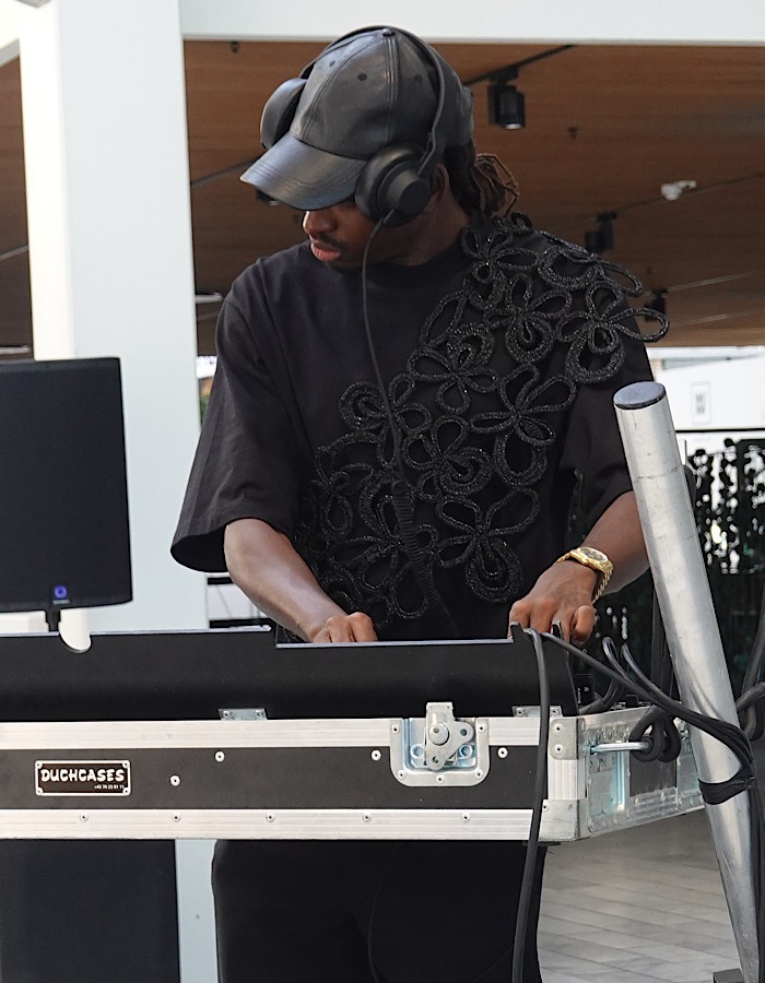 Flower Bond Yarn Belt / black