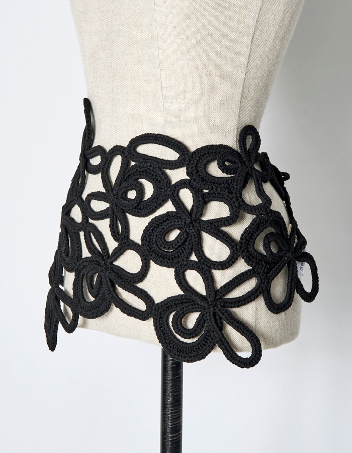 Flower Bond Yarn Belt / black