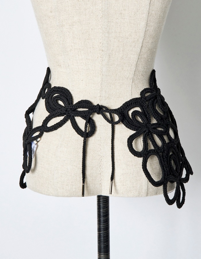 Flower Bond Yarn Belt / black