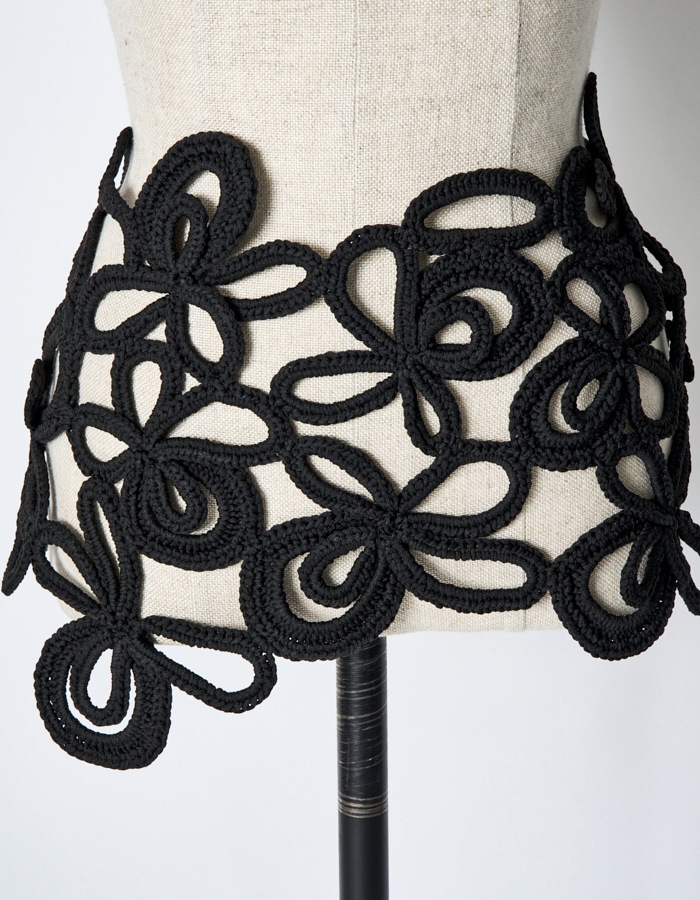 Flower Bond Yarn Belt / black