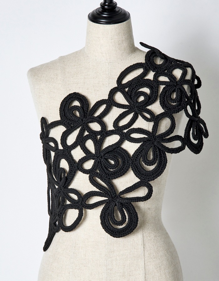 Flower Bond Yarn Belt / black