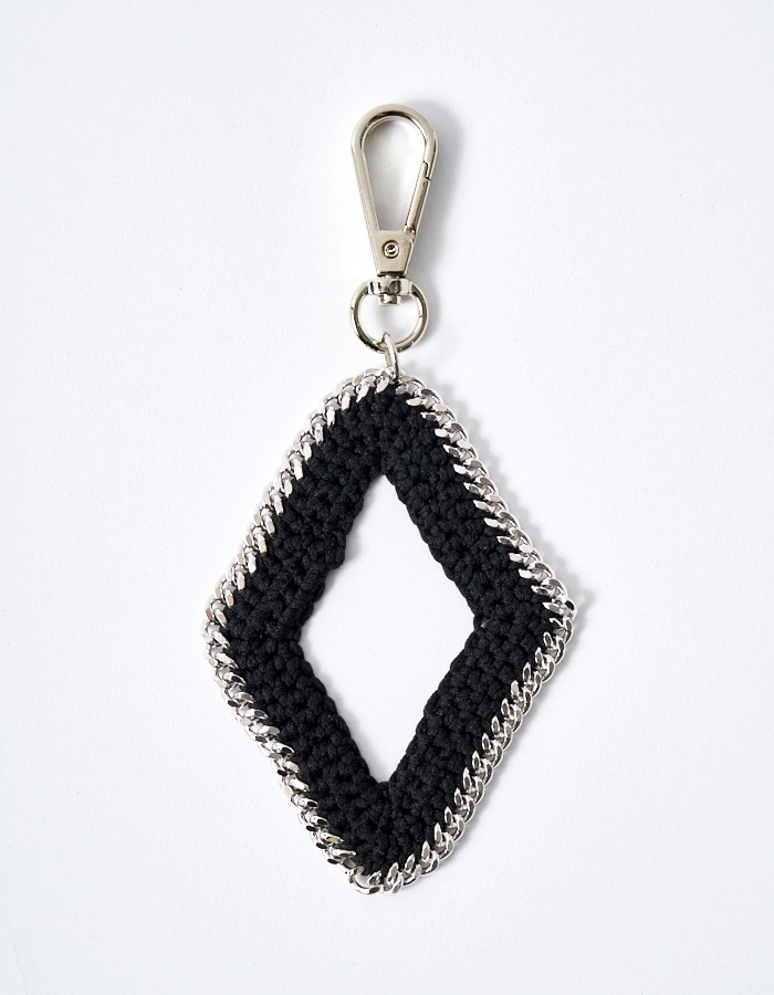 Diamond Bond Yarn Charm / black