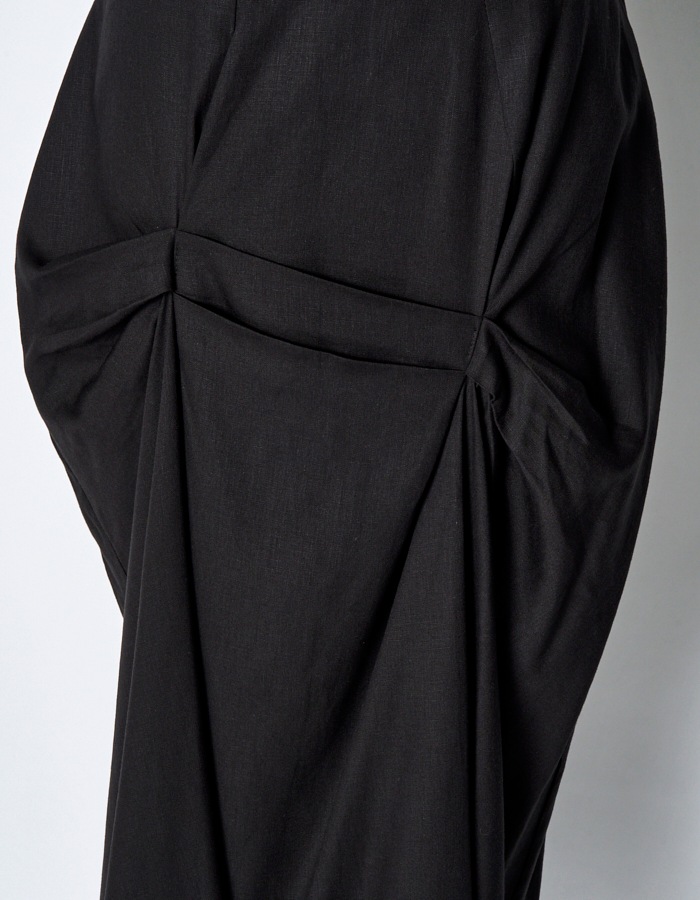 Layered Tuck Skirt / black