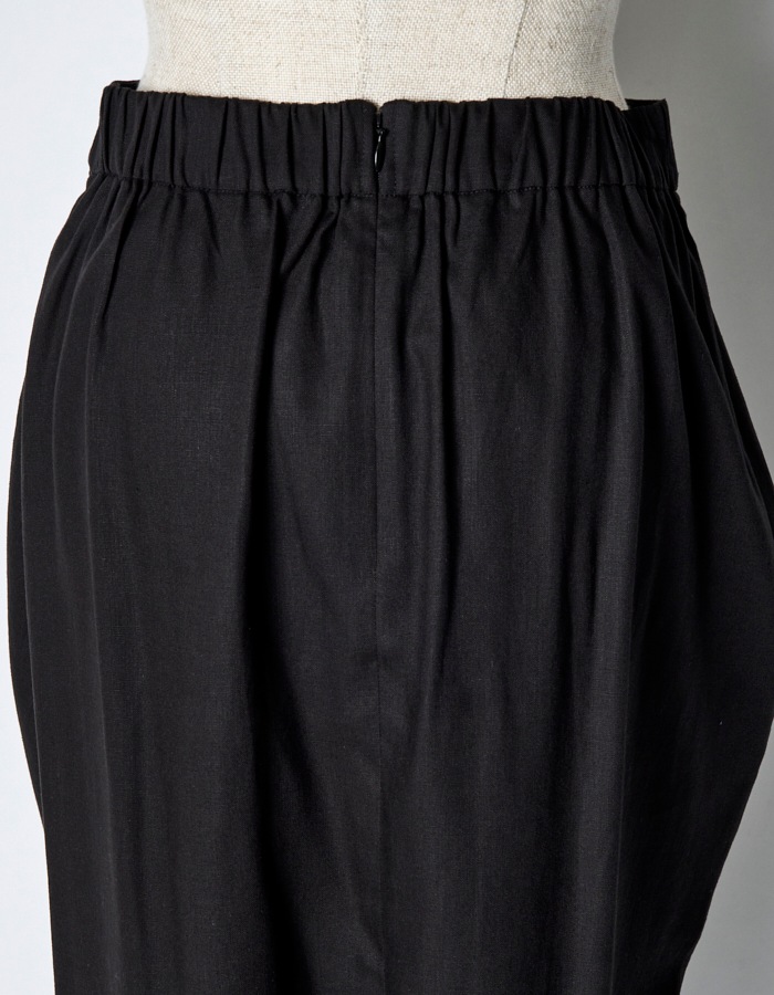 Layered Tuck Skirt / black