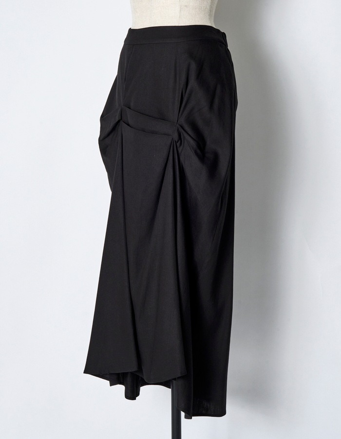 Layered Tuck Skirt / black