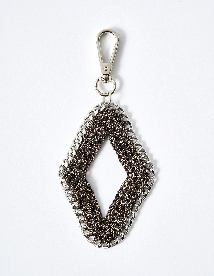 Diamond Bond Yarn Charm / gold