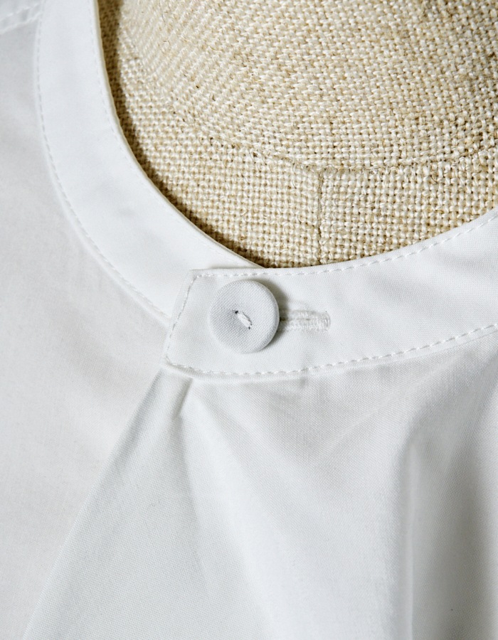 Tuck Chief Band Collar Shirt / white