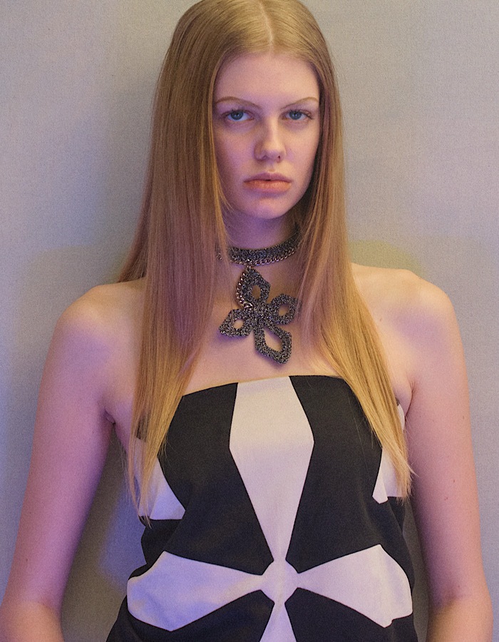 Snowflake Bond Yarn Choker / black
