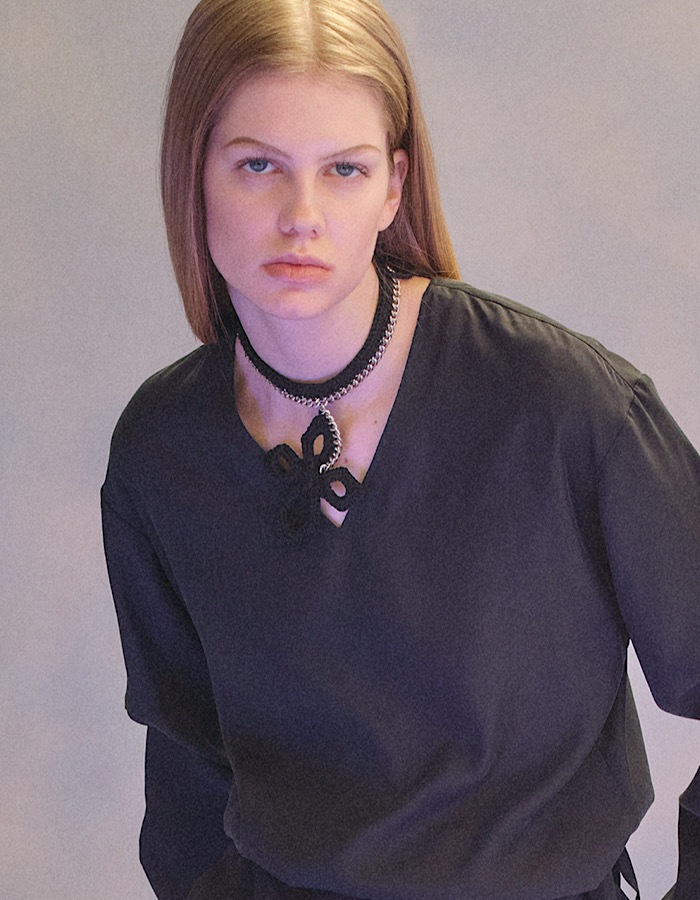 Snowflake Bond Yarn Choker / black