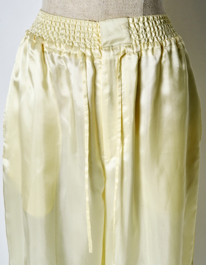 Tapa Pattern Embroidery Trousers / off white