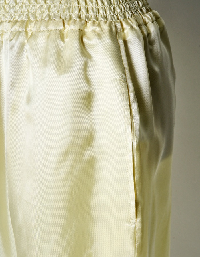 Tapa Pattern Embroidery Trousers / off white