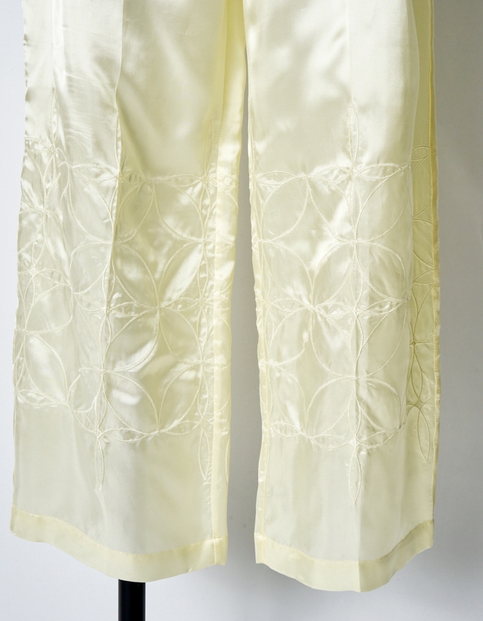 Tapa Pattern Embroidery Trousers / off white