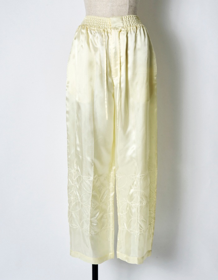 Tapa Pattern Embroidery Trousers / off white