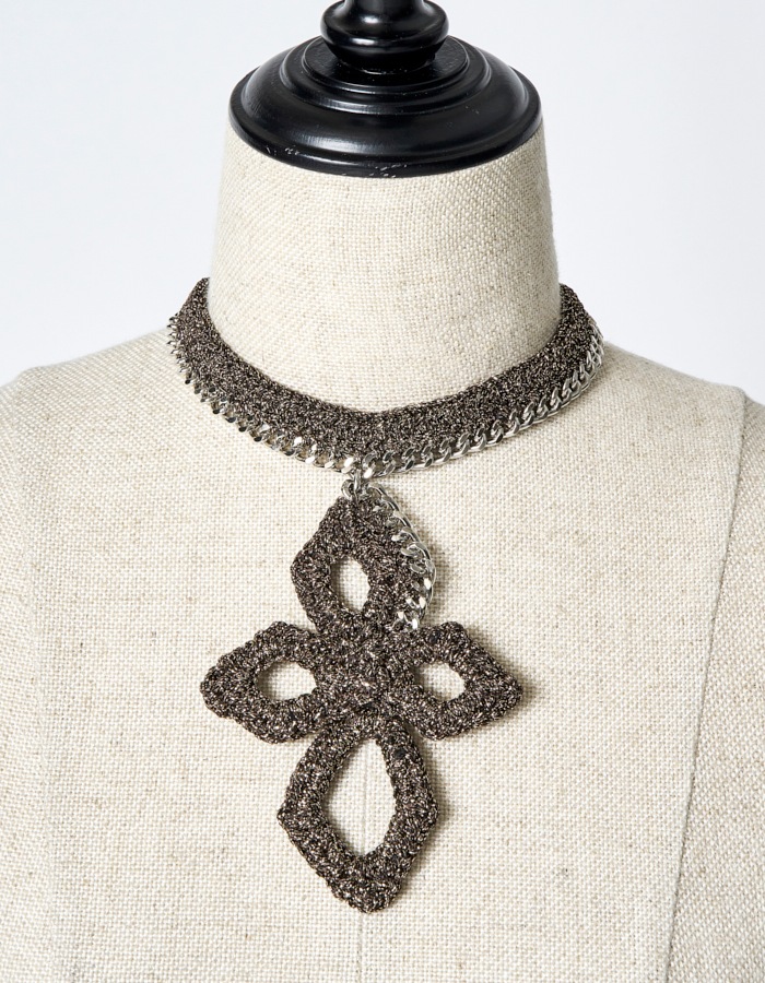 Snowflake Bond Yarn Choker / gold