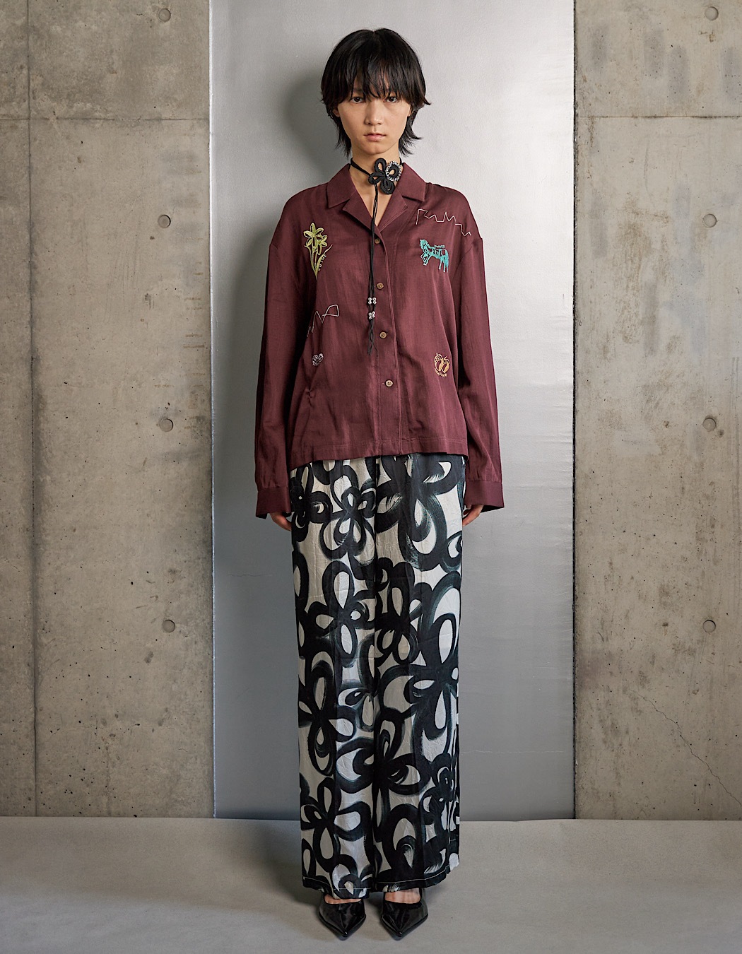 Treasure Embroidery Shirt / bordeaux | TOPS | RUMCHE OFFICIAL