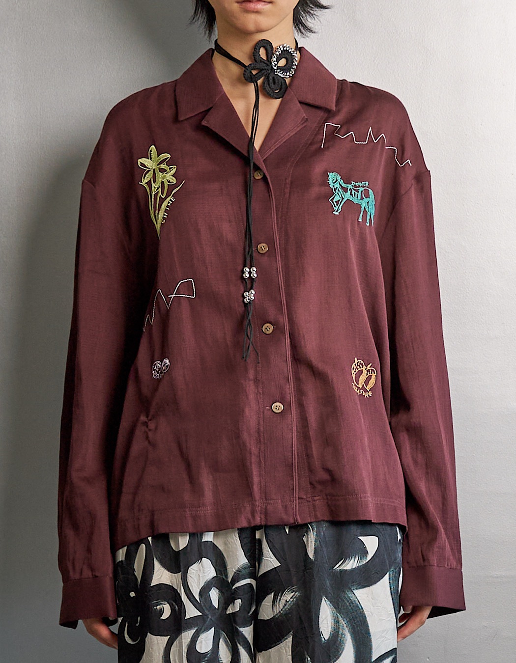 Treasure Embroidery Shirt / bordeaux | TOPS | RUMCHE OFFICIAL