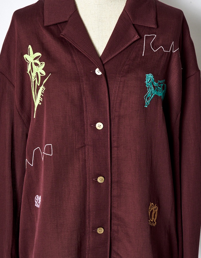Treasure Embroidery Shirt / bordeaux