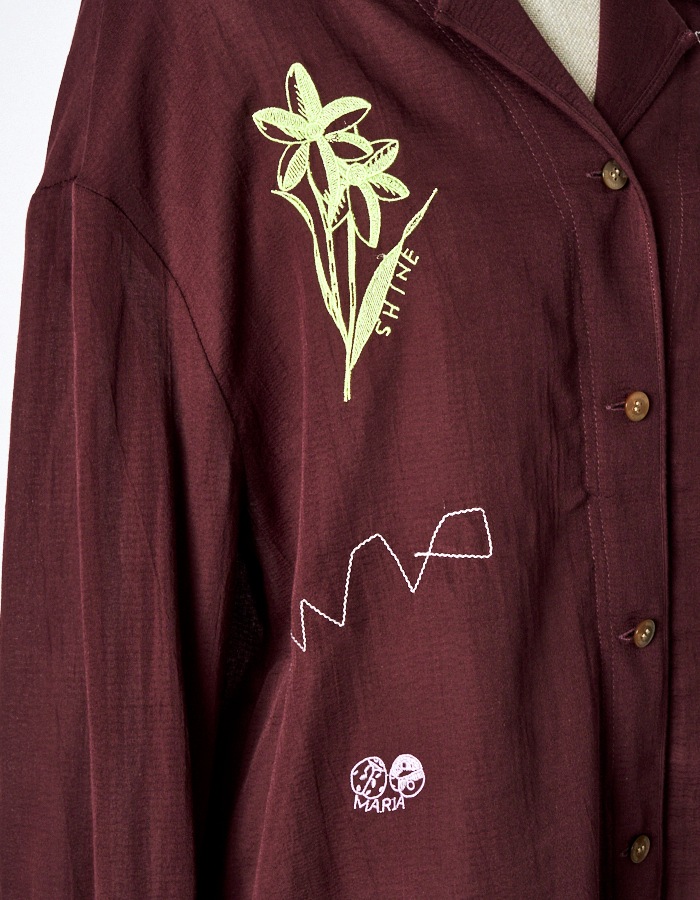 Treasure Embroidery Shirt / bordeaux