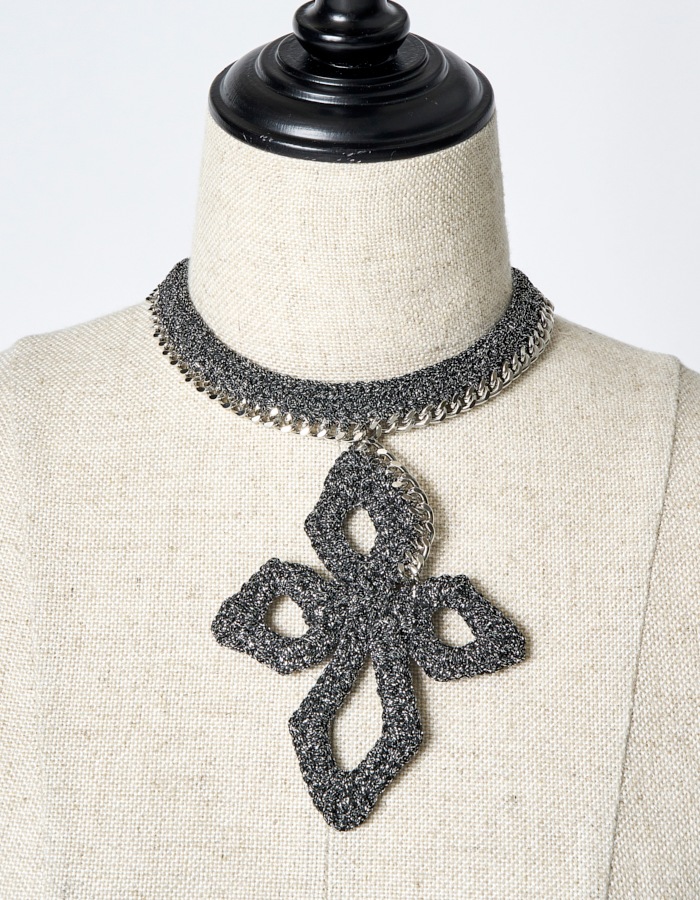 Snowflake Bond Yarn Choker / silver