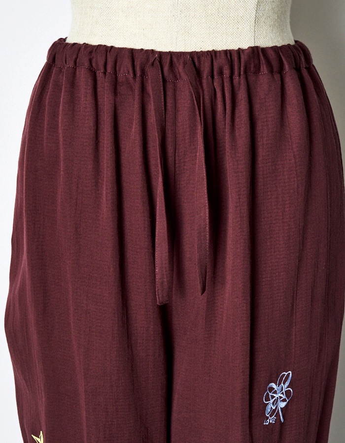 Treasure Embroidery Trousers / bordeaux
