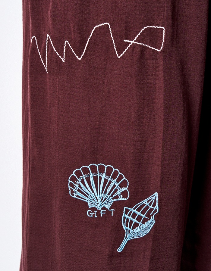 Treasure Embroidery Trousers / bordeaux
