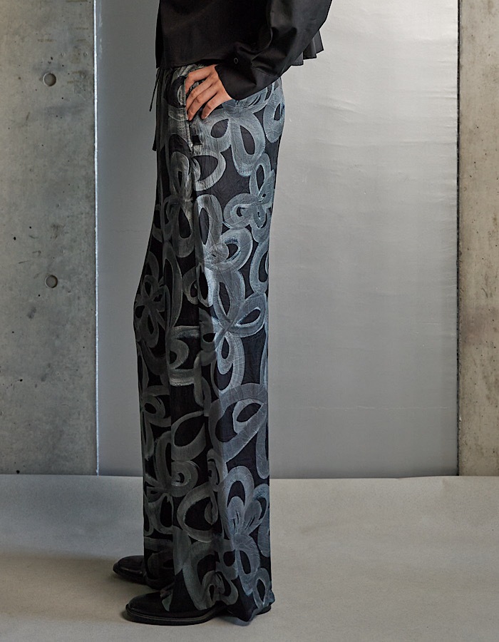 "Chain Flower" Print Trousers / black