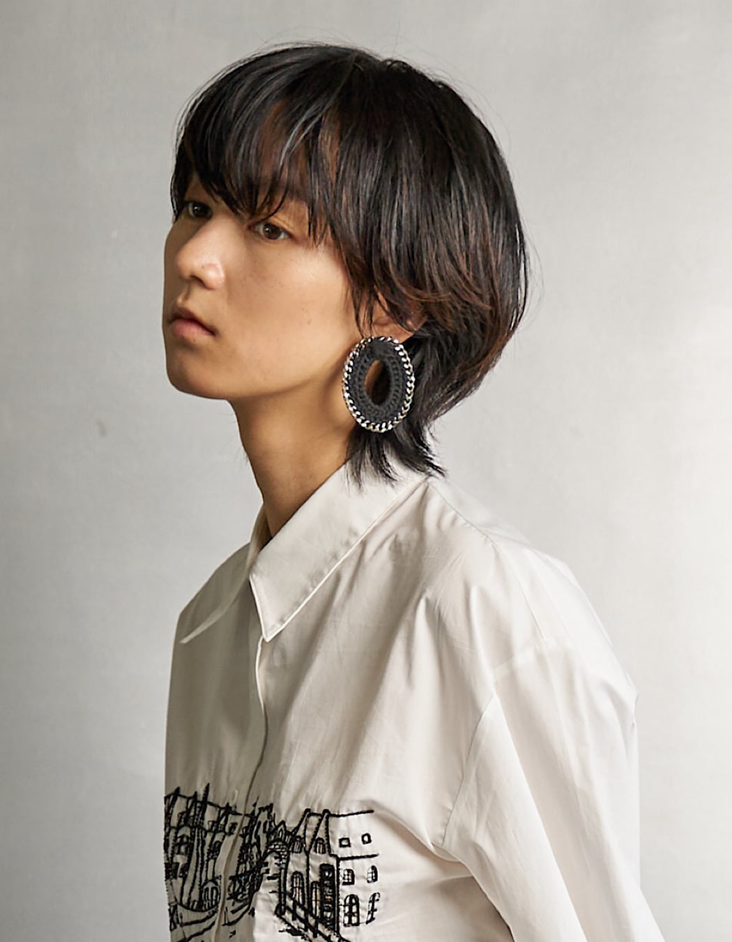 Drop Bond Yarn Pierced Earrings / black