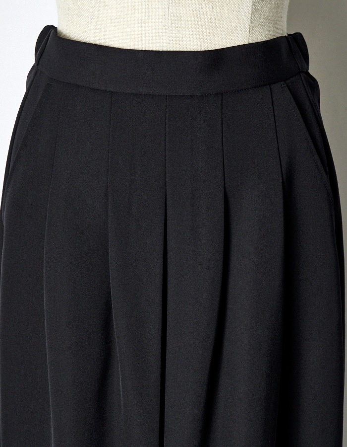 Inverted Pleats Skirt / black