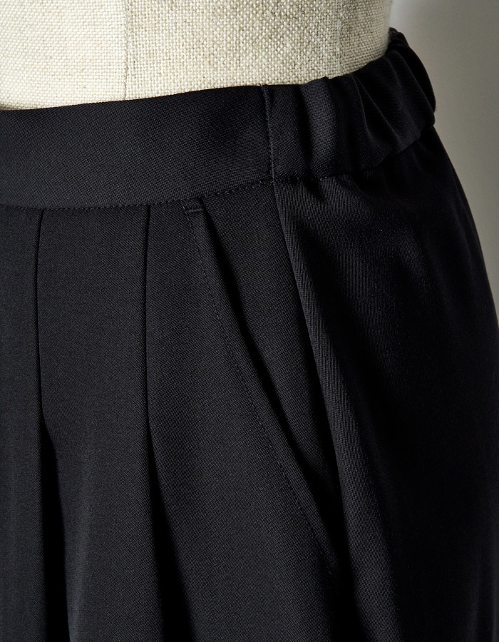 Inverted Pleats Skirt / black
