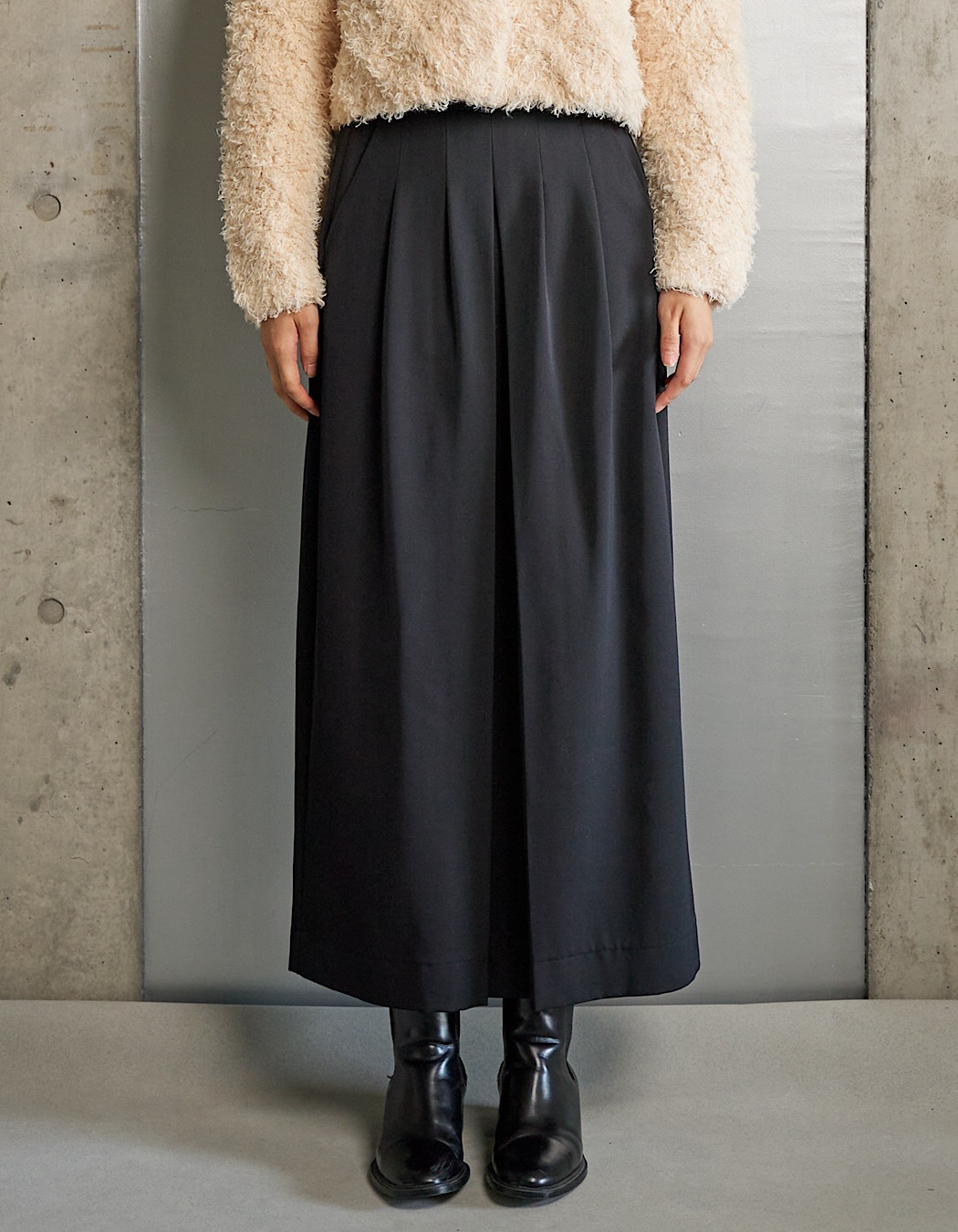 Inverted Pleats Skirt / black