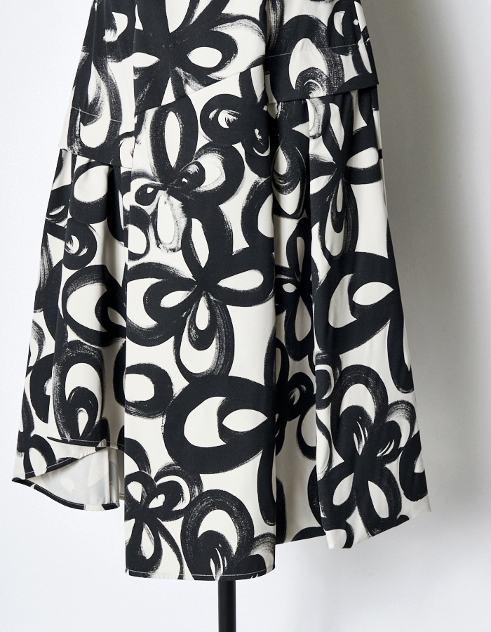 "Chain Flower" Print Skirt / white