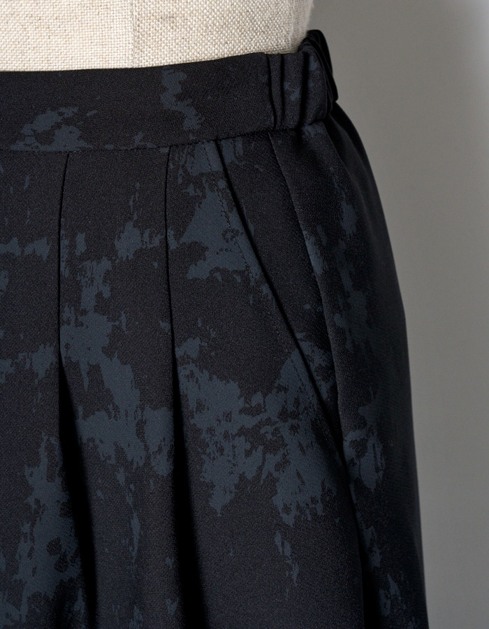 Abstract Paint Skirt / charcoal gray