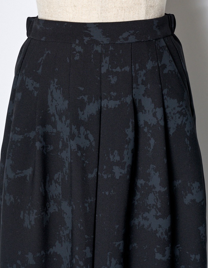 Abstract Paint Skirt / charcoal gray