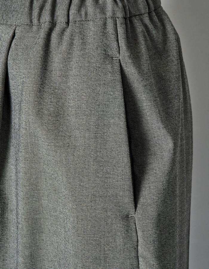 Tuck Wide Trousers / gray