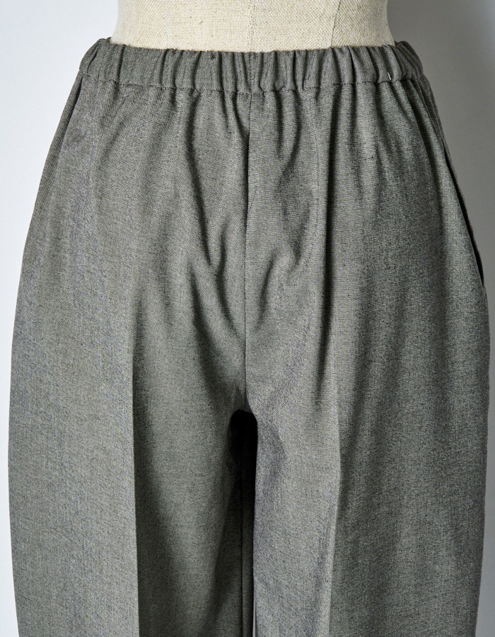 Tuck Wide Trousers / gray