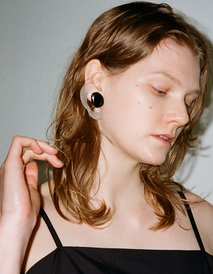 Symbolic Pierced Earrings / clear