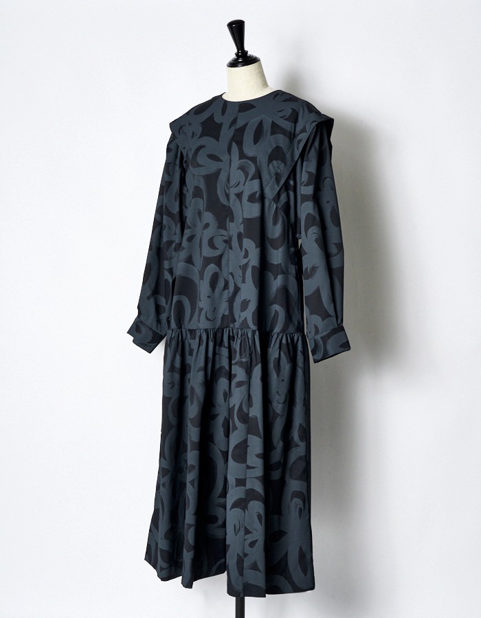"Chain Flower" Print Dress / black