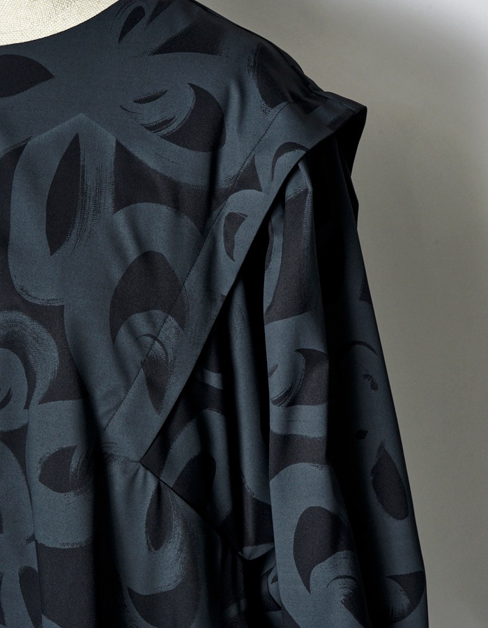 "Chain Flower" Print Dress / black