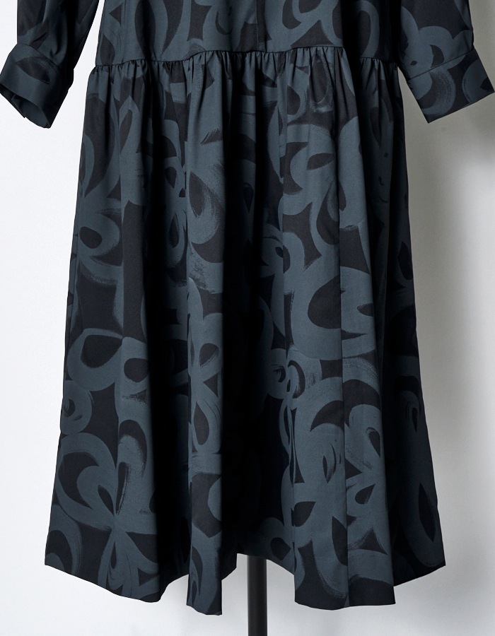 "Chain Flower" Print Dress / black