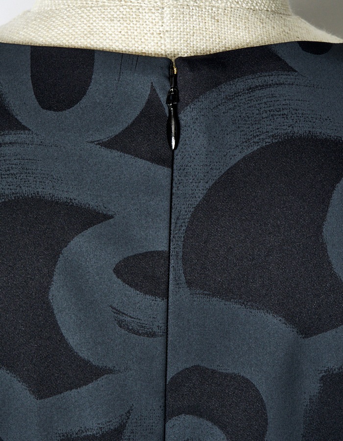 "Chain Flower" Print Dress / black