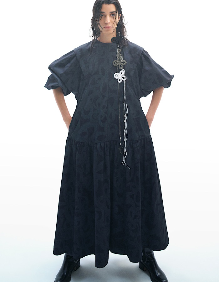 "Chain Flower" Print Dress / black