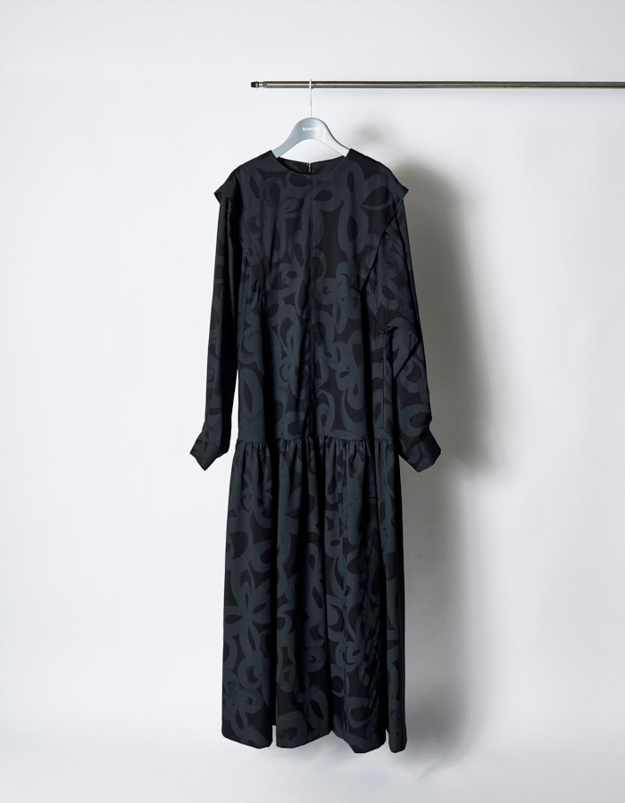 "Chain Flower" Print Dress / black