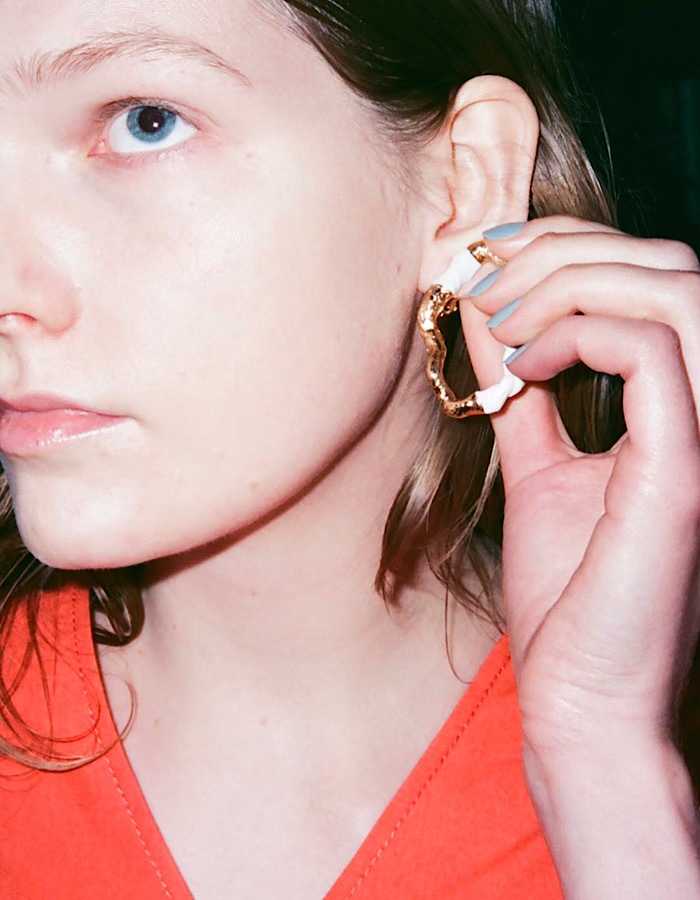 Painted Pierced Earrings / gold