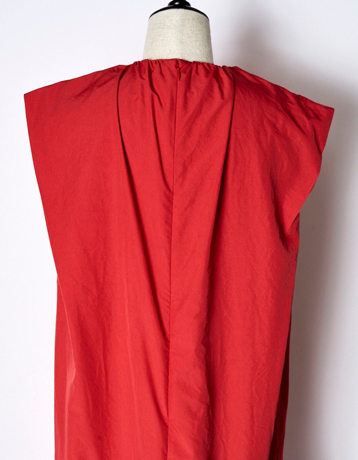 Sleeveless Gathered Dress / red