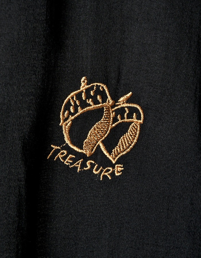 Treasure Embroidery Shirt / black