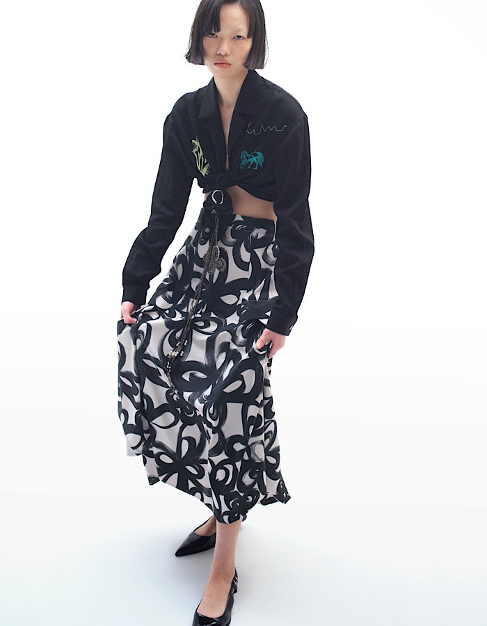 Treasure Embroidery Shirt / black