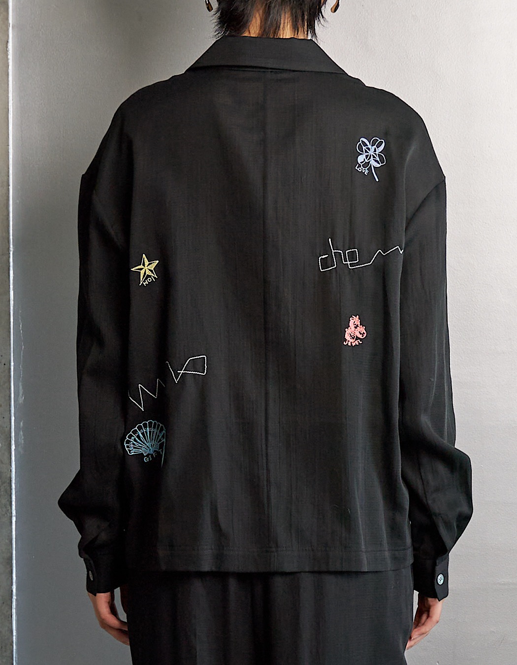 Treasure Embroidery Shirt / black