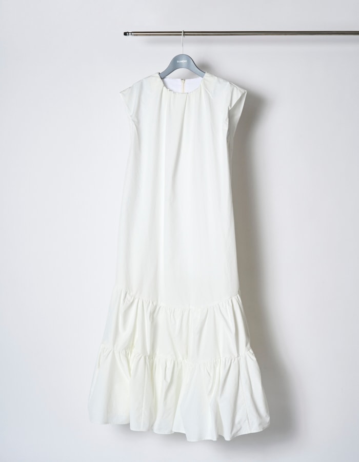 Sleeveless Gathered Dress / white
