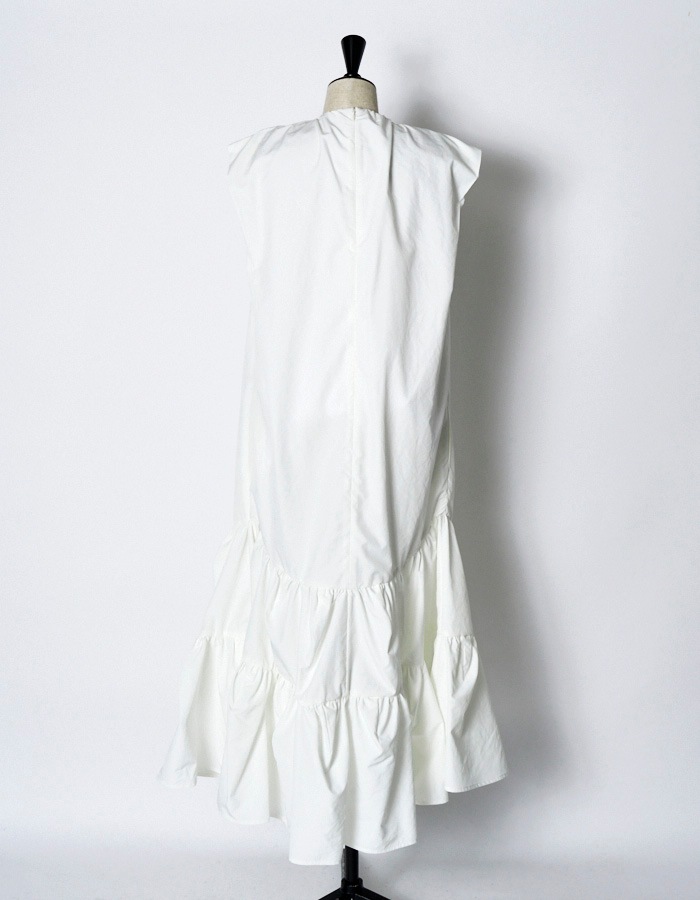 Sleeveless Gathered Dress / white